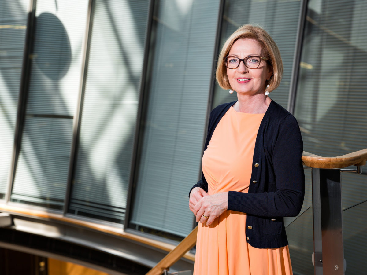 Terveysmaksut pienenevät lähes miljoonalla suomalaisella – asiakasmaksulakia uudistetaan